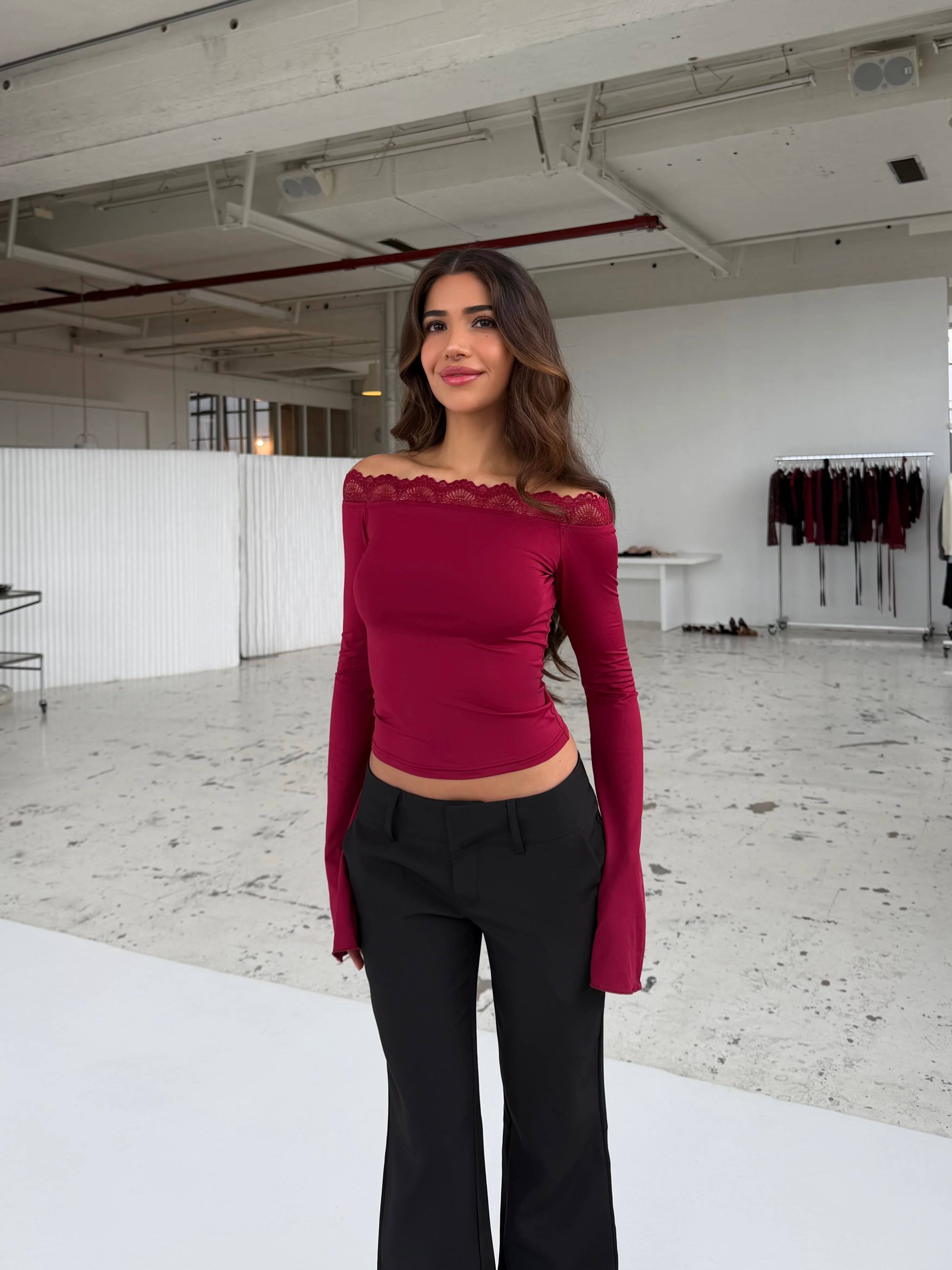 Bari Basic Lace Top – Dunkelrot  - Image 3