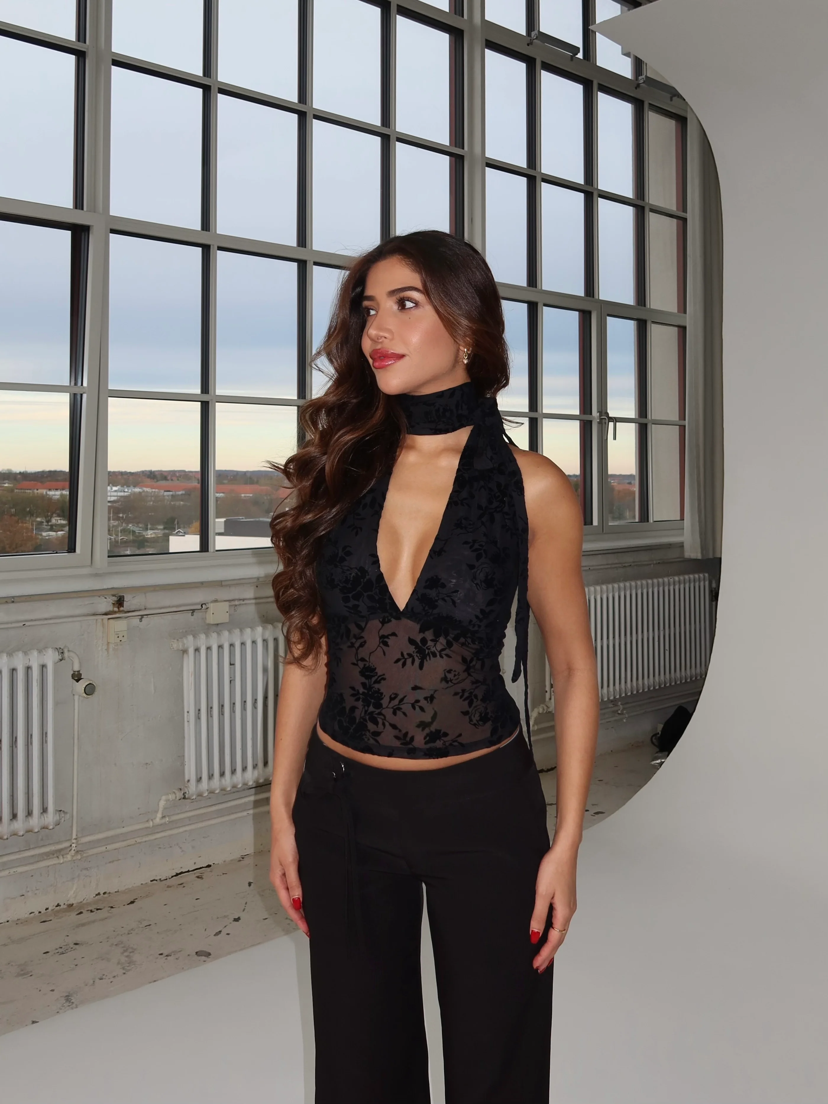 Mila Multi Rose Top – Schwarz  - Image 2