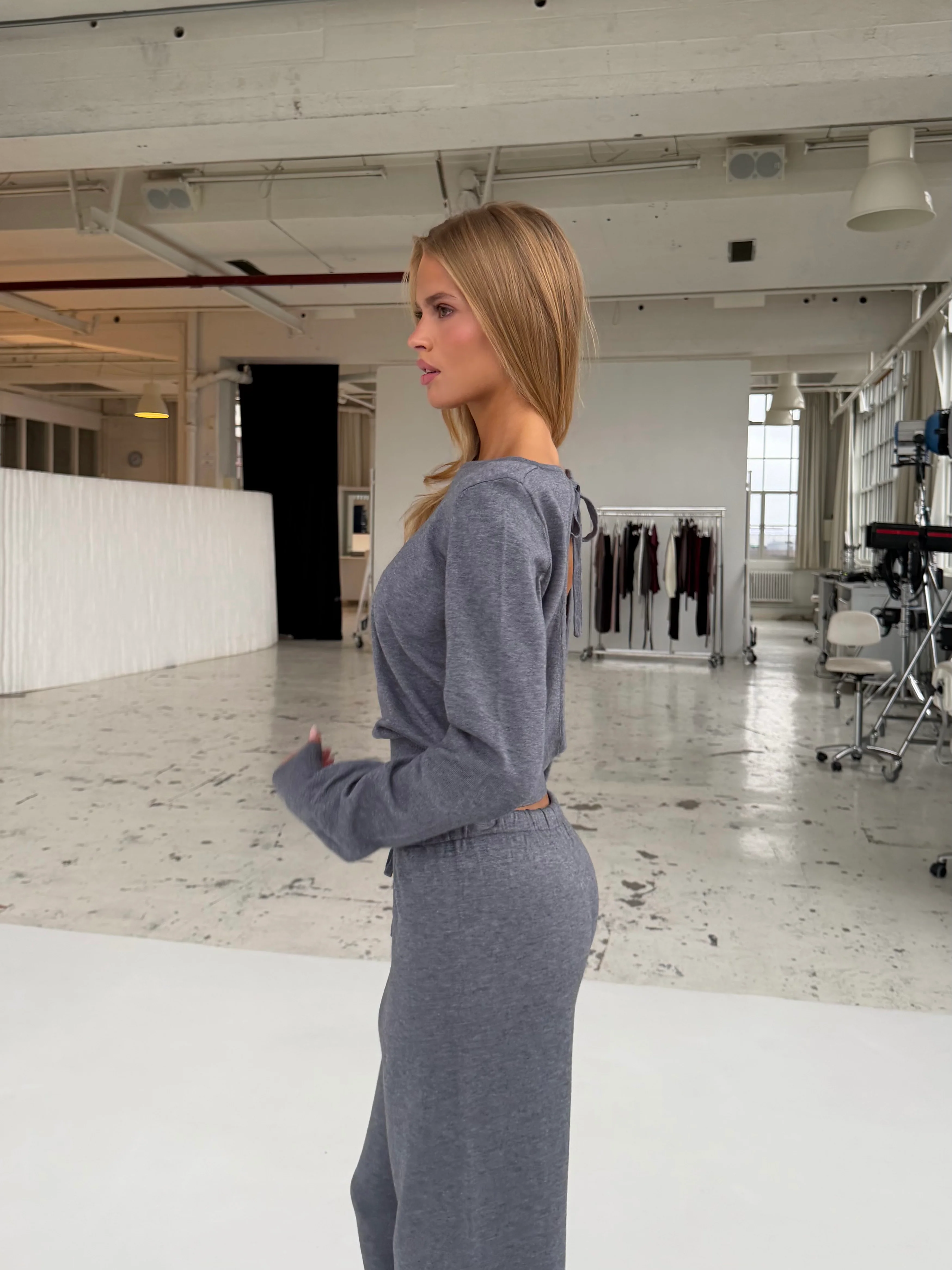 Open back knit top – melierter Grau - Image 4