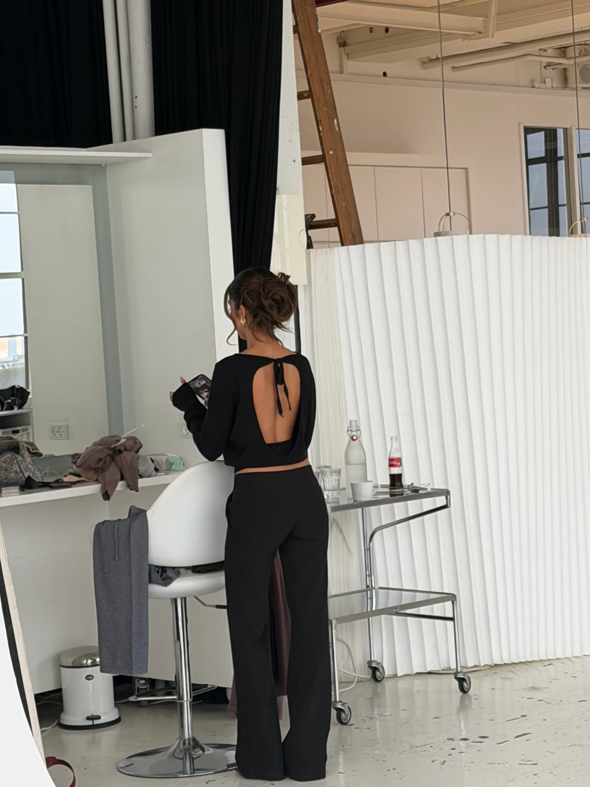 Open back knit top – Schwarz - Image 5