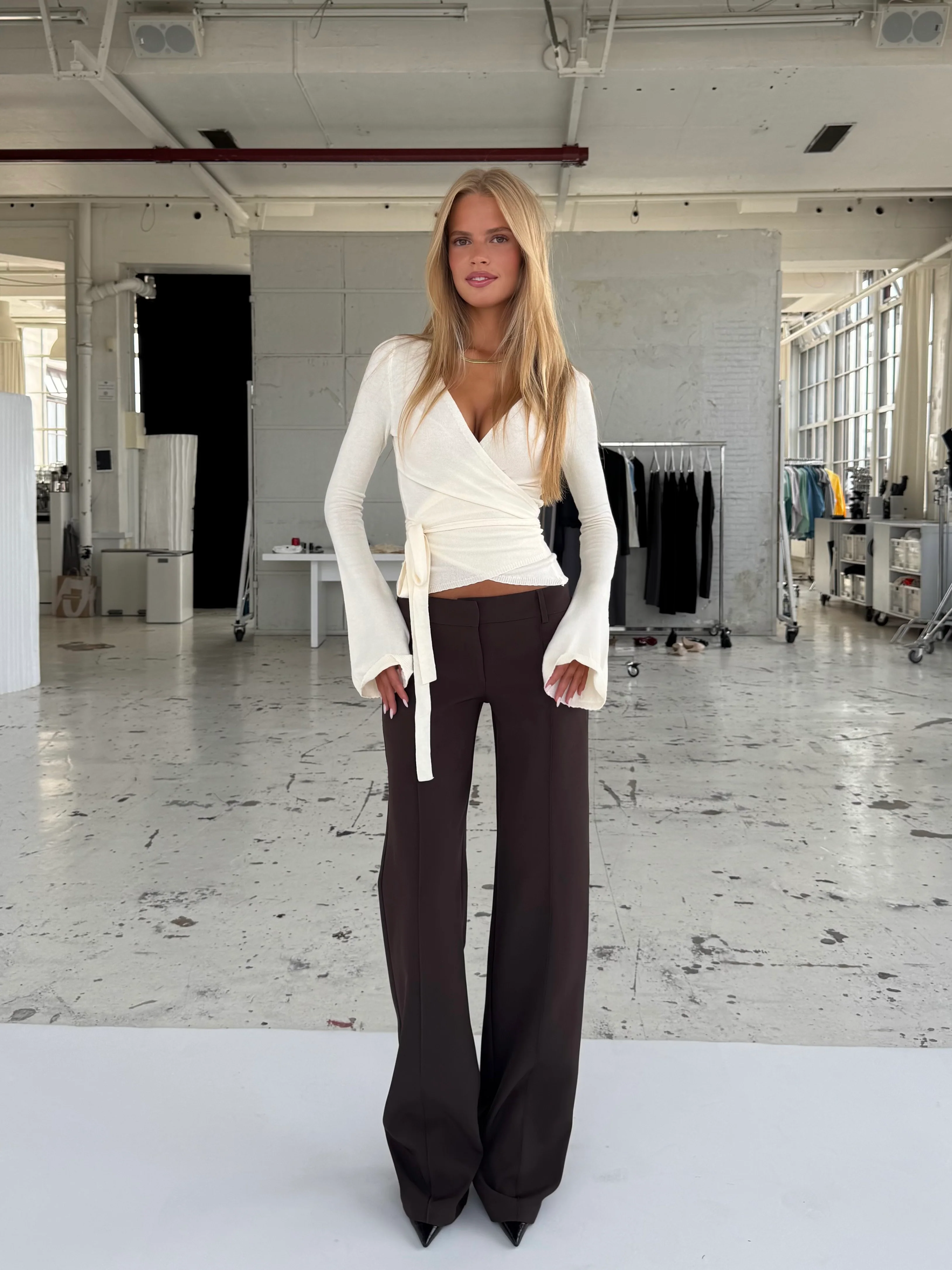 TALL Vera Wide Low Waist Hose – Dunkelbraun - Image 3